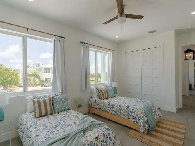 2nd level bedroom 4 with 2 twin beds.