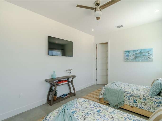 2nd level bedroom 4 with 2 twin beds.