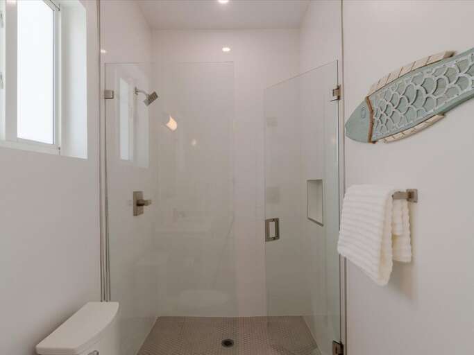 2nd level full bathroom ensuite to bedroom 4.