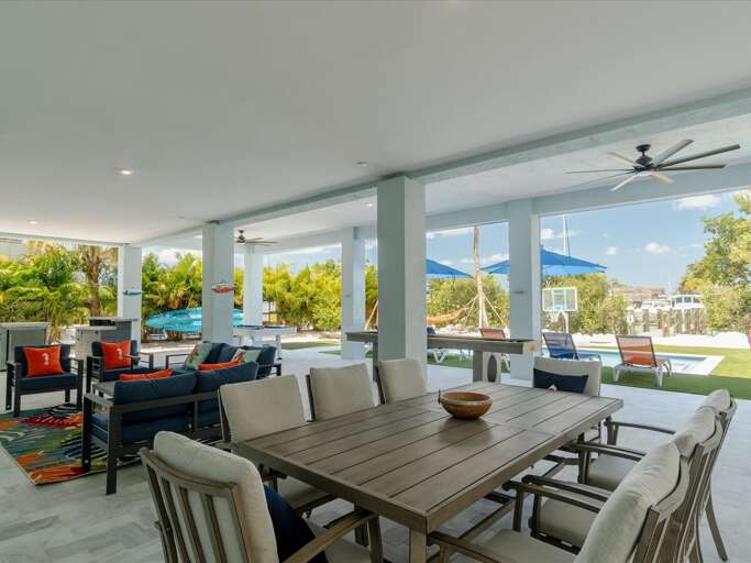 Space for entertaining family & friends.