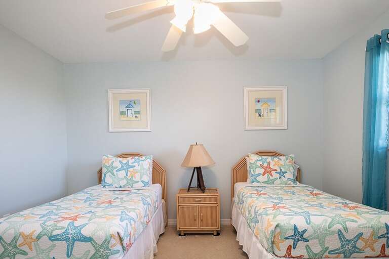 Bedroom 2 with 2 twin beds.