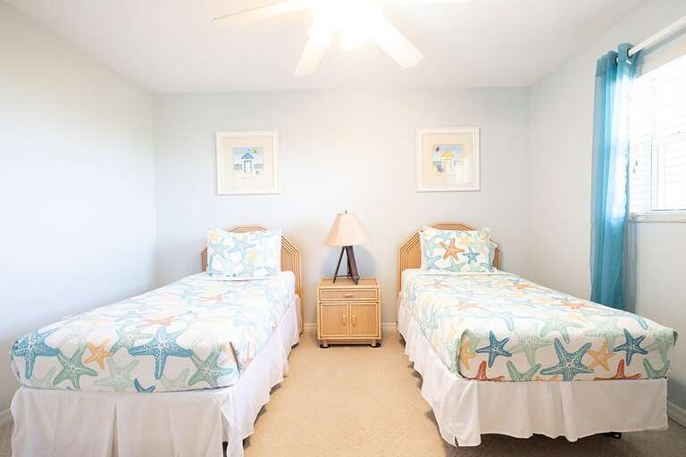 Bedroom 2 with 2 twin beds.