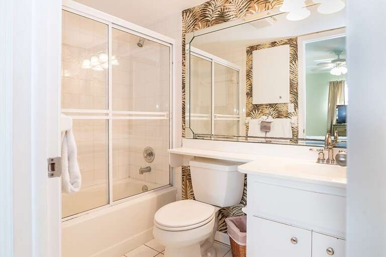 Master ensuite bathroom