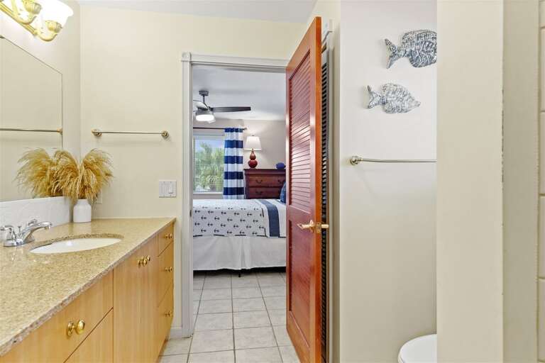 1st level full bathroom, shared by bedrooms 2 and 3.