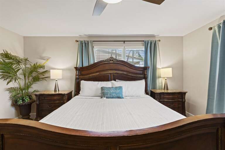 2nd level bedroom 5 with a queen bed.