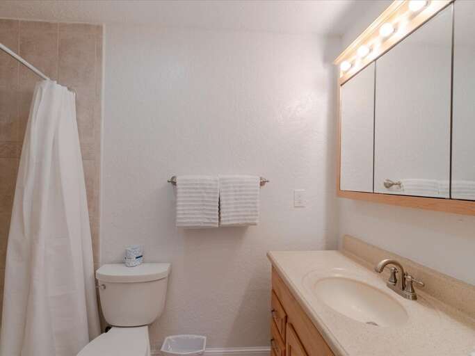 2nd level master bathroom