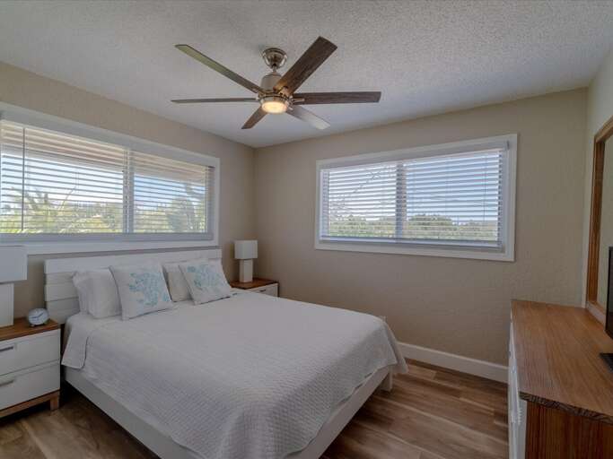 2nd level Queen bedroom