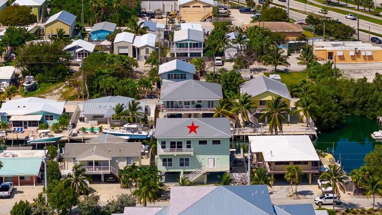 Aerial views this house has the red star on it.