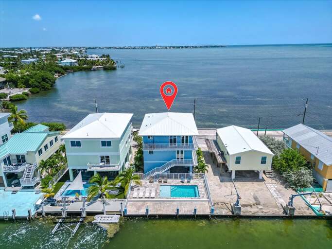 Aerial views of the private pool. Aerial views of the private pool.