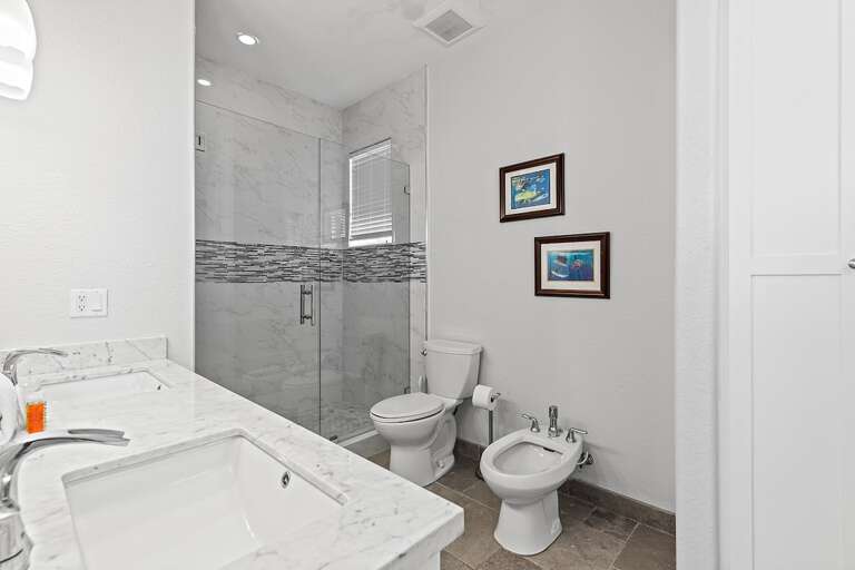 One of the en-suite full bathrooms. One of the en-suite full bathrooms.