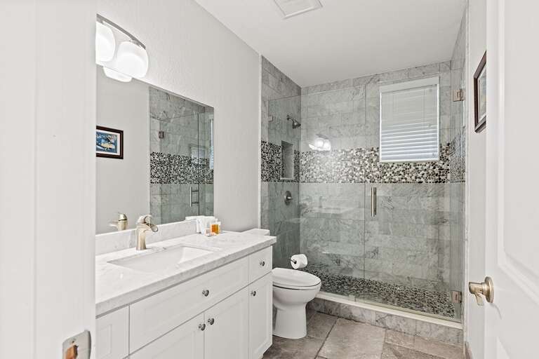One of the en-suite full bathrooms. One of the en-suite full bathrooms.