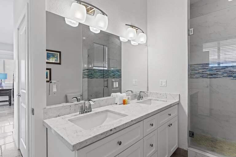 One of the en-suite full bathrooms. One of the en-suite full bathrooms.