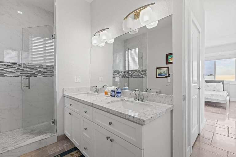 One of the en-suite full bathrooms. One of the en-suite full bathrooms.
