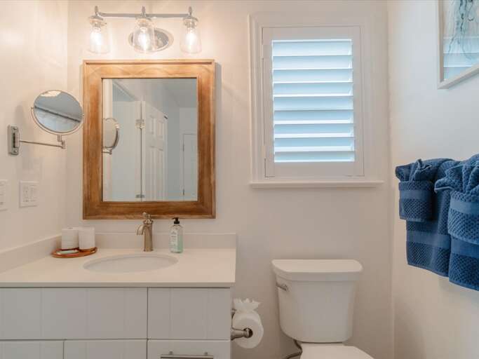 Full en-suite master bathroom with Jacuzzi tub.