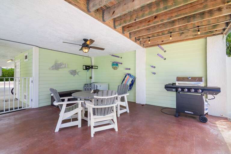 Enjoy casual meals and refreshing drinks in the shaded outdoor entertainment area of this Marathon vacation rental.