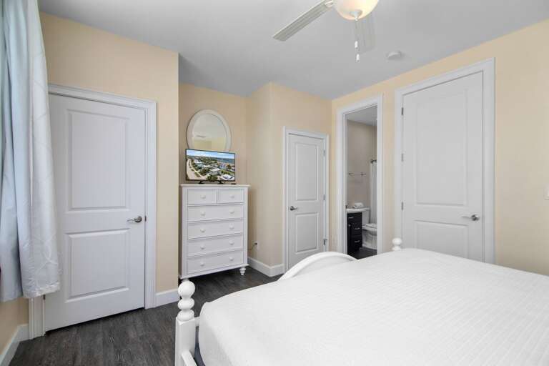 This inviting Marathon guest room offers a comfortable bed, dresser storage, and access to an adjoining bathroom.