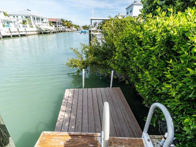 Unwind with breathtaking canal views. Unwind with breathtaking canal views.