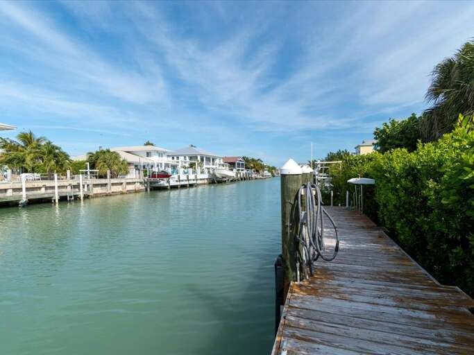 Unwind with breathtaking canal views. Unwind with breathtaking canal views.