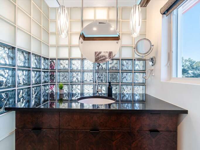 Penthouse Suite bathroom.