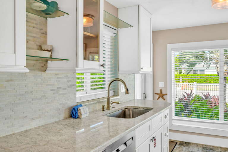 Prepare meals in this fully stocked kitchen and enjoy unobstructed ocean views from every angle, the perfect blend of luxury and comfort in the Florida Keys.