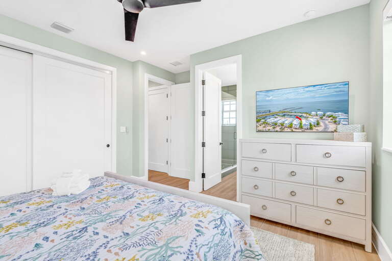 Enjoy privacy and entertainment in this elegant third-floor king bedroom with ensuite bathroom and smart TV, perfect for your Marathon waterfront vacation stay.