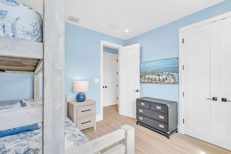 Enjoy versatile sleeping arrangements and entertainment in this third-floor bunk bedroom with smart TV, perfect for families in Marathon.