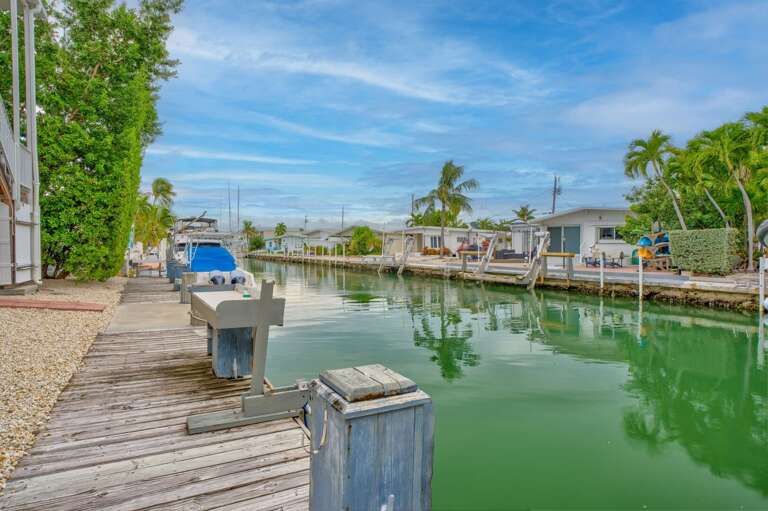 Perfect for boaters exploring the reefs, sandbars, and Keys backcountry.
