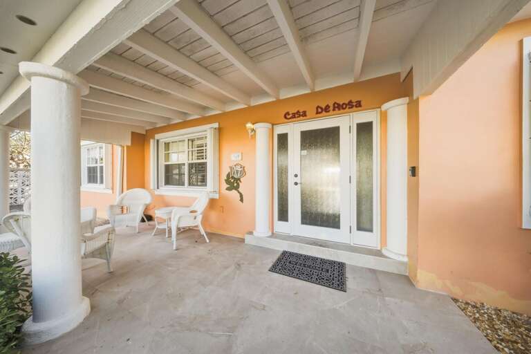 Convenient single-level Marathon Florida Keys vacation rental offering easy access to all bedrooms, pool, and outdoor spaces.