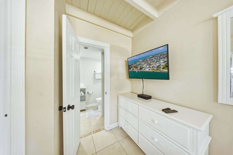 Elegant ensuite bathroom designed for guest comfort in a Marathon FL waterfront vacation rental with family-friendly layout and modern amenities.