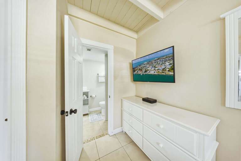 Elegant ensuite bathroom designed for guest comfort in a Marathon FL waterfront vacation rental with family-friendly layout and modern amenities.