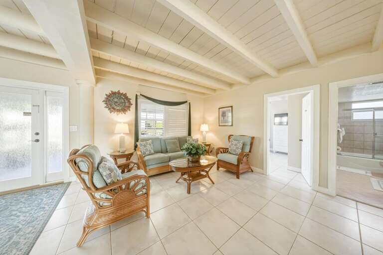 Open concept living space in a Marathon FL vacation rental ideal for group stays and family relaxation.