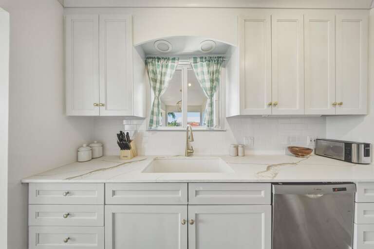 Cook with ease in this fully equipped kitchen, featuring modern appliances and plenty of space for meal prep during your Florida Keys getaway.