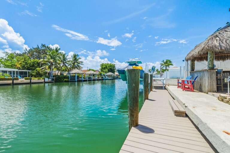 Boaters and anglers will appreciate the private dockage and easy access to the Gulf via Vaca Cut at this canalfront Key Colony Beach rental.