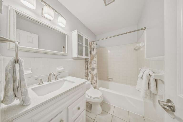 The full hall bathroom includes a tub and shower combination, offering added convenience for guests staying in this 3-bedroom Key Colony Beach duplex.