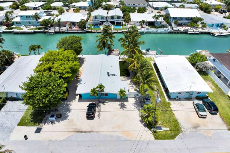 Enjoy a relaxing stay in Key Colony Beach, a sought-after Marathon FL community known for boating, fishing, Cabana Club amenities, and peaceful waterfront living.