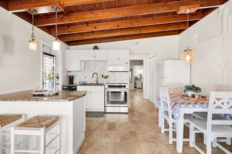 This fully equipped kitchen makes it easy to enjoy relaxed meals at home after a day of boating, fishing, swimming, or exploring the Florida Keys.