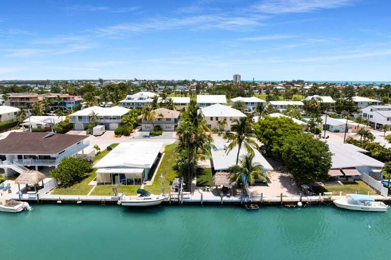 Located in quiet, walkable Key Colony Beach, this Florida Keys vacation rental is close to the Cabana Club, seafood restaurants, water access, and Marathon attractions.