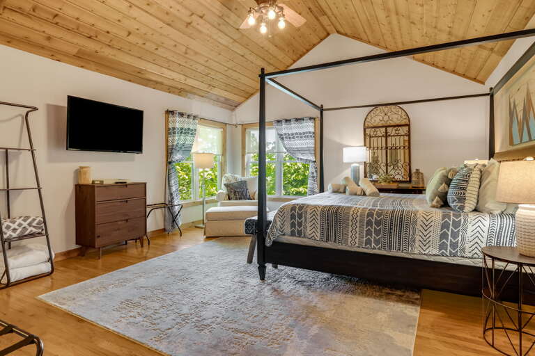 Main Suite/Bedroom One - King Bed w/ Smart TV