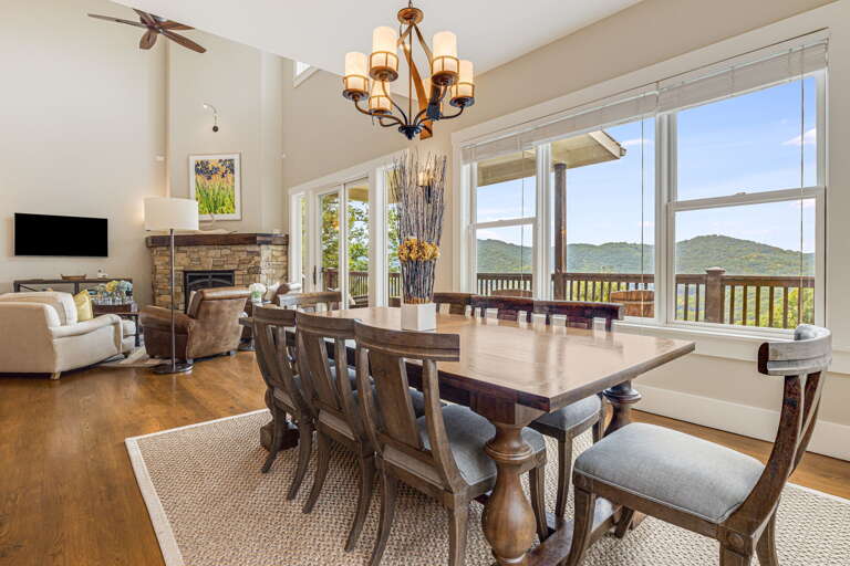 Dine w/ Mountain Views