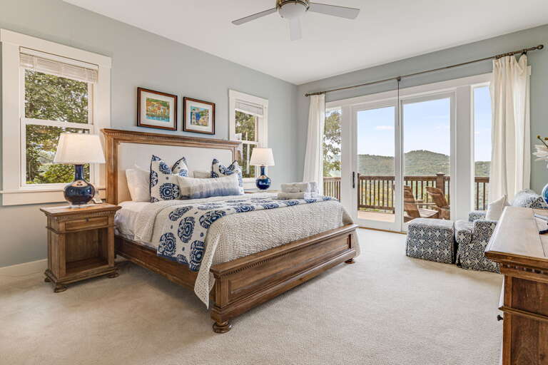 Main Suite/Bedroom One - King Bed