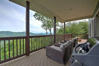 Black Oak Year-Round Mountain Views at Black Oak