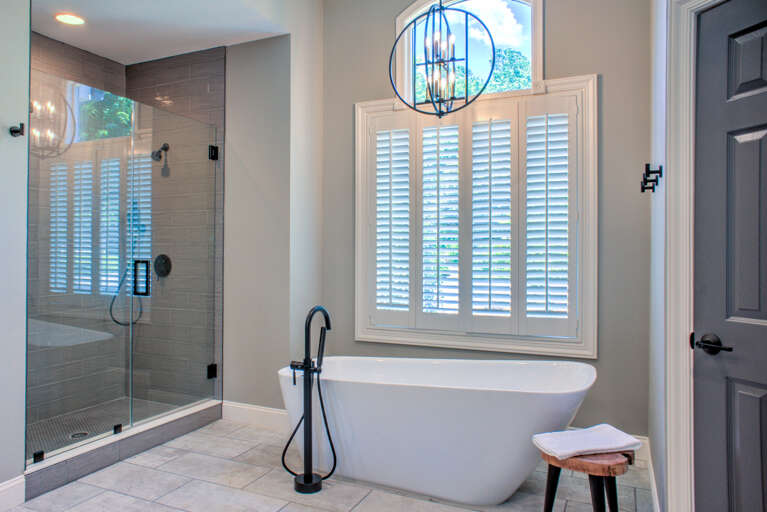 Main Bath with Soaking Tub Main Bath with Soaking Tub