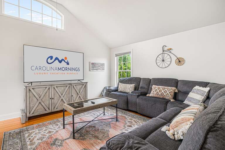 Upper Level - Living Area w/ Smart TV