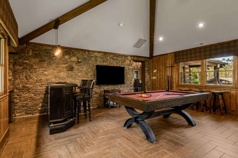 Billiard Lounge w/ Smart TV and Private Bar Billiard Lounge w/ Smart TV and Private Bar