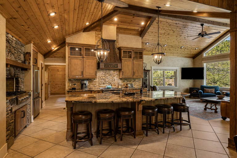 Chef's Gourmet Kitchen and Breakfast Bar Seating Chef's Gourmet Kitchen and Breakfast Bar Seating