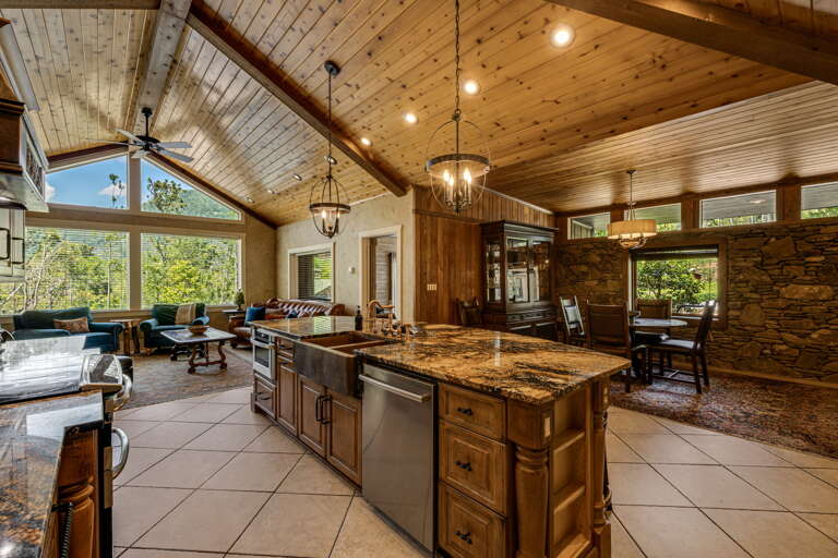 Chef's Gourmet Kitchen w/ Two Ovens Chef's Gourmet Kitchen w/ Two Ovens
