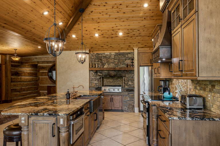 Chef's Gourmet Kitchen w/ Stainless Steel Appliances & Gas Stove Chef's Gourmet Kitchen w/ Stainless Steel Appliances & Gas Stove