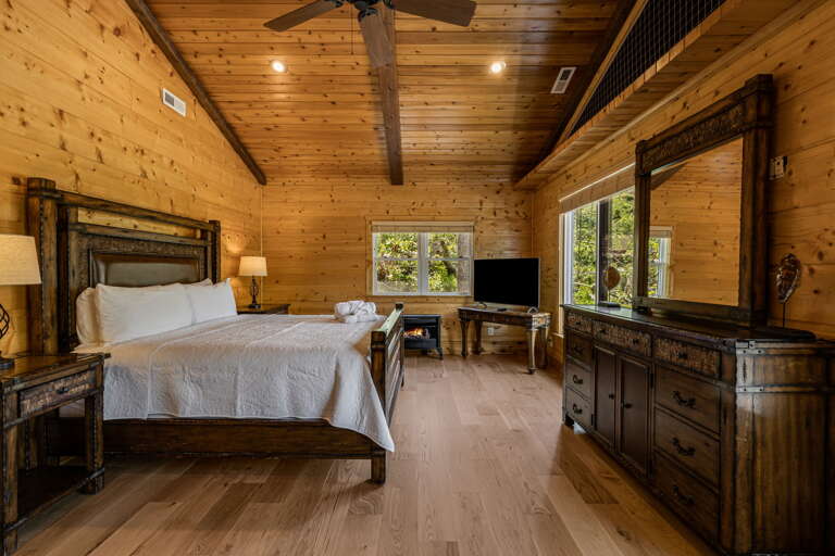 Main Suite/Bedroom One - King Bed w/ Smart TV Main Suite/Bedroom One - King Bed w/ Smart TV