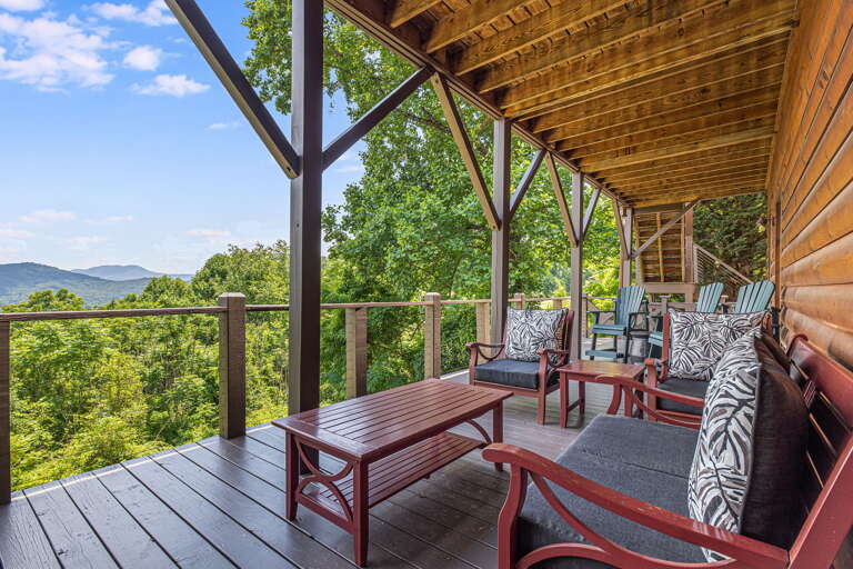 Covered Deck w/ Seating