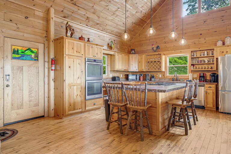 Gourmet Kitchen w/ Breakfast Bar Seating